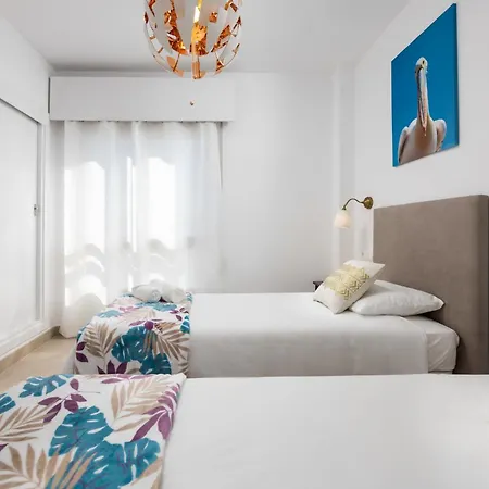 Paseo Maritimo Primera Linea De Playa شقة إِستيبونا