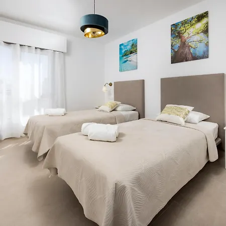 דירה Beachfront Promenade By Libehomes אסטפונה