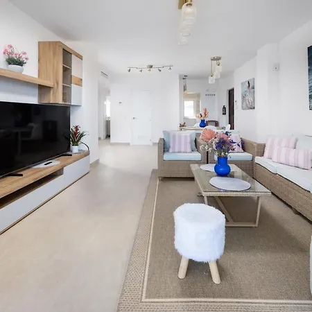 Beachfront Promenade By Libehomes * אסטפונה
