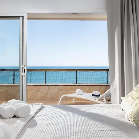 Beachfront Promenade By Libehomes * אסטפונה