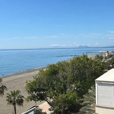 Paseo Maritimo Primera Linea De Playa Estepona