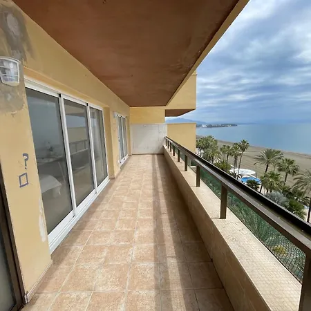 Paseo Maritimo Primera Linea De Playa